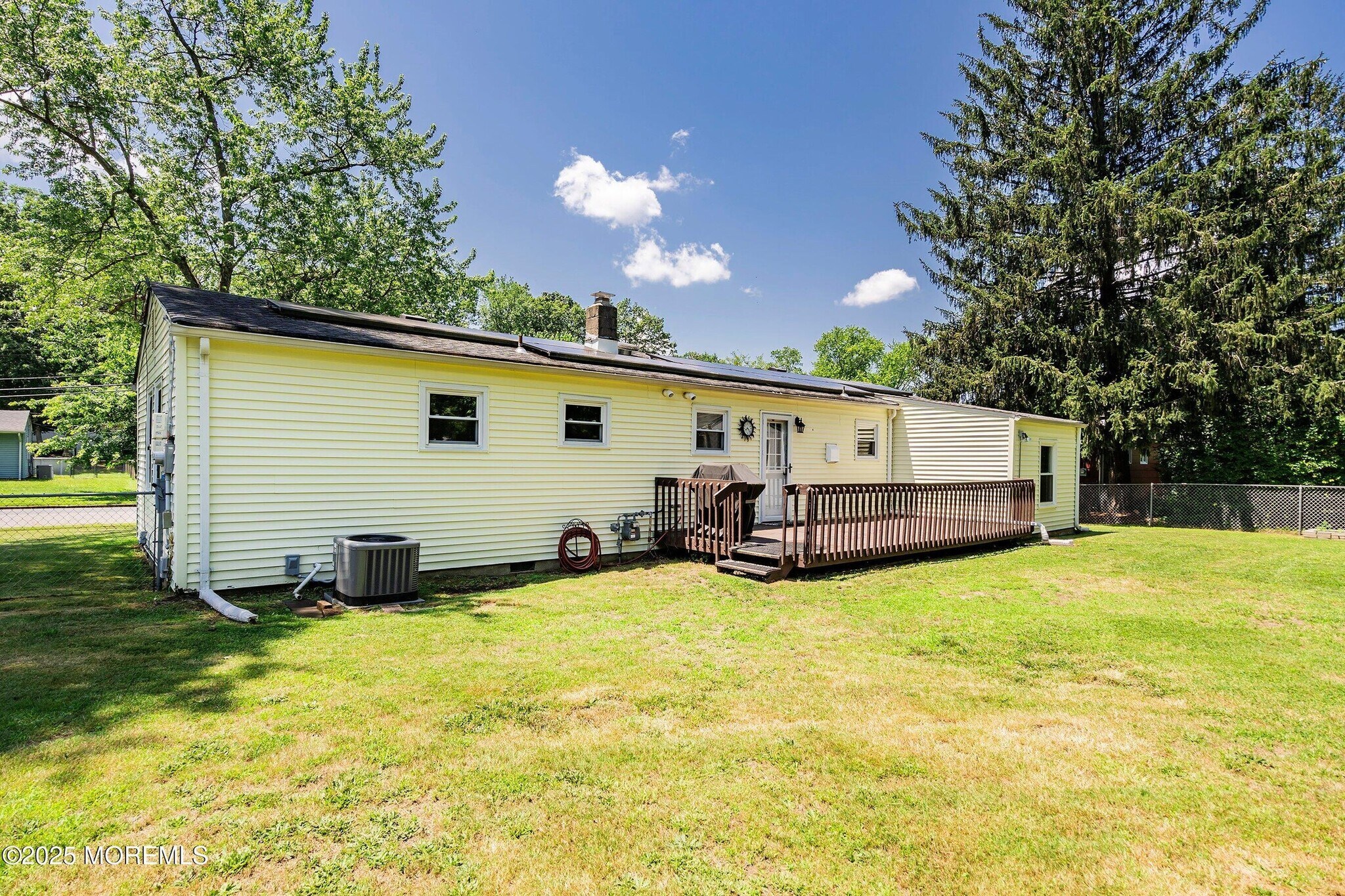 Building Photo - 6 Redwood Rd