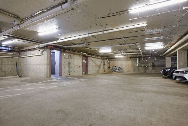 Building Photo - Elegant North Capital Hill Boutique securi...