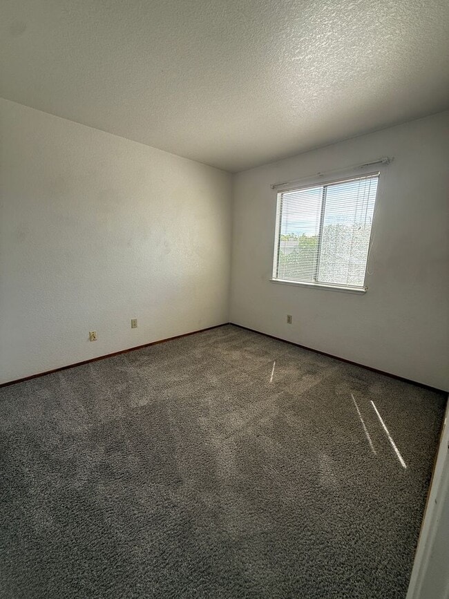 Building Photo - 832 Morissette Way