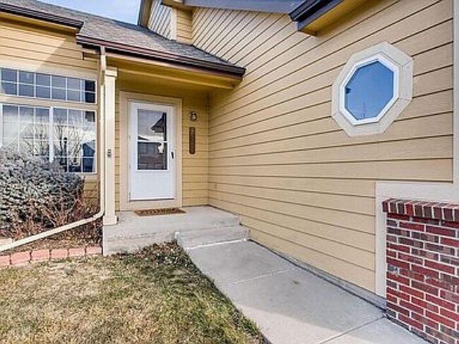 Building Photo - Gorgeous 3000 sq ft. 4 Bed, 3.5 Bath Home,...