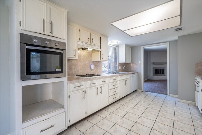 Building Photo - 10215 Kirkwren Dr