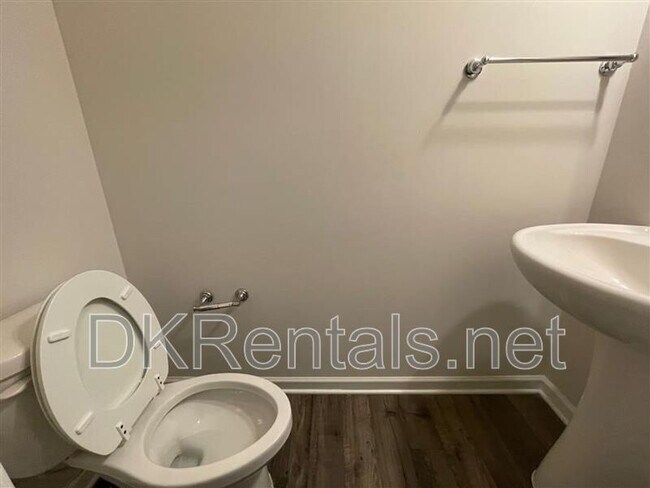 Building Photo - 1809 Parkades Path