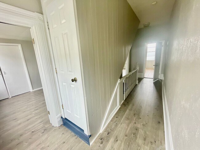 Building Photo - 3 Bed 1.5 Bath- Southside Pittsburgh PA