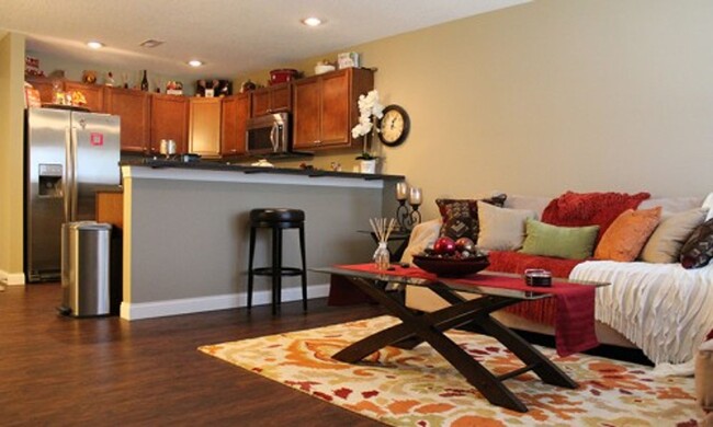 Building Photo - Luxury townhome beautiful kitchen