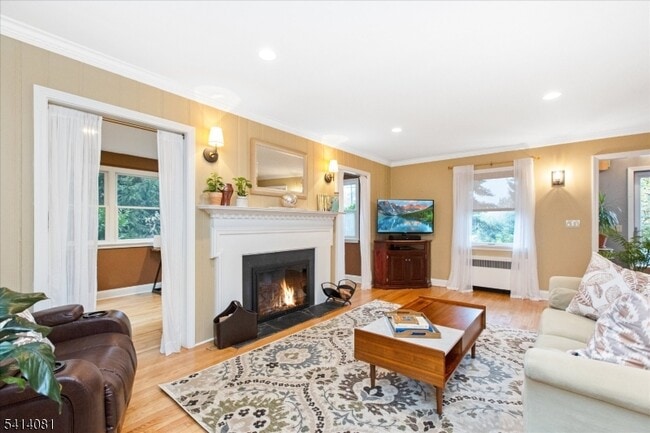 Building Photo - 460 Grove St