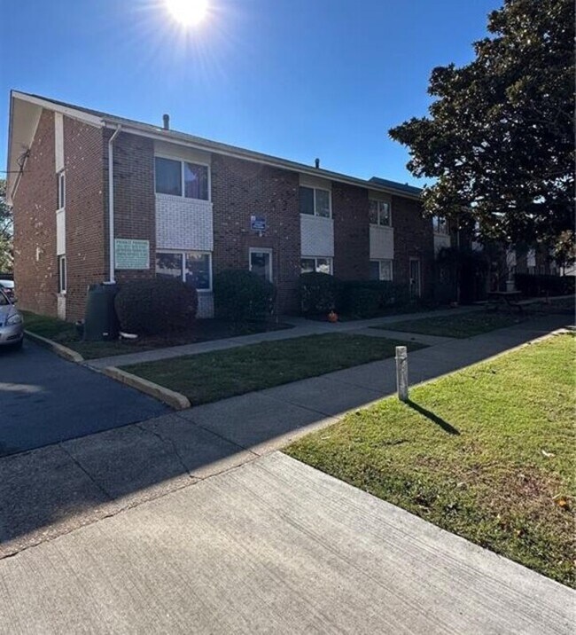 Primary Photo - 1063 W 48th St