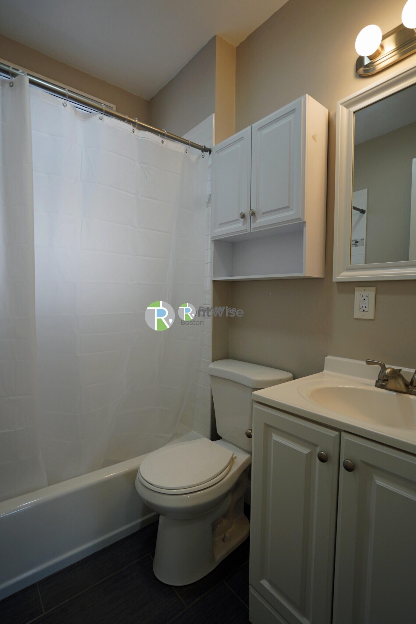 Building Photo - 72 Gardner St