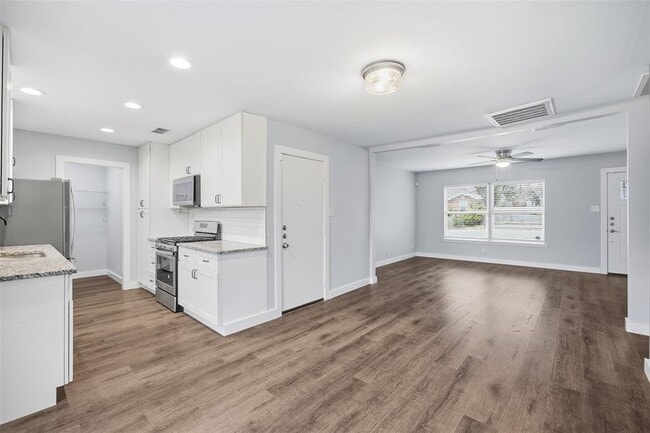 Building Photo - 4810 Creekwood Rd