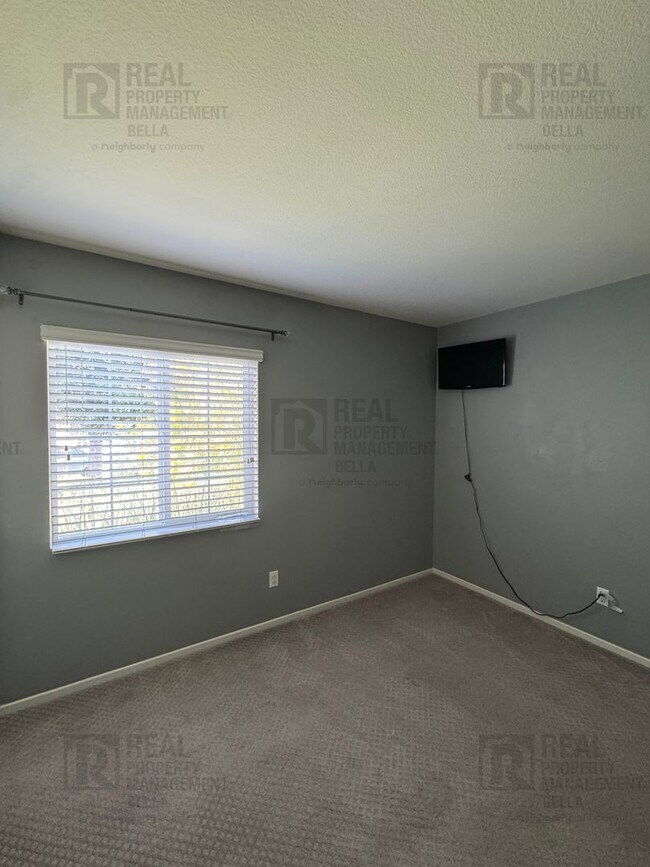 Building Photo - 31372 McKenna Ct