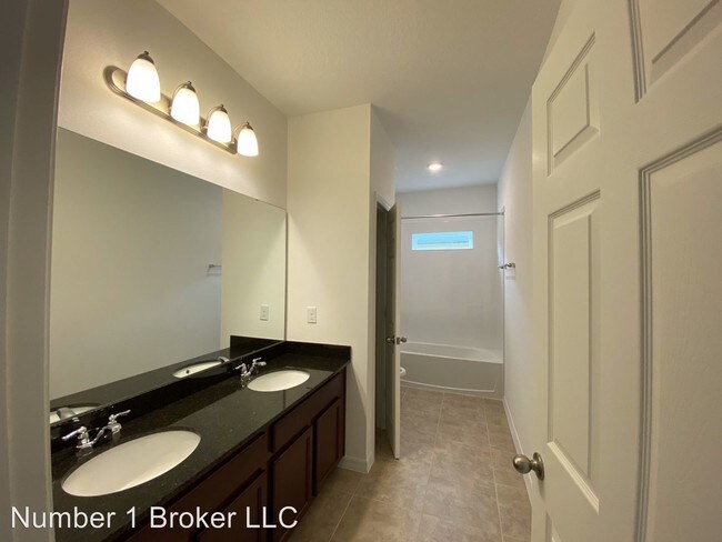 Building Photo - 8 br, 4 bath House - 681 Caterpillar Run