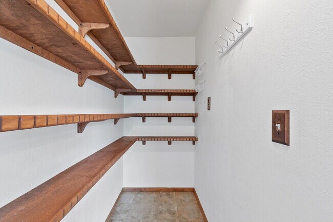 Building Photo - Central Location | 15 Min to Peterson, 20 ...