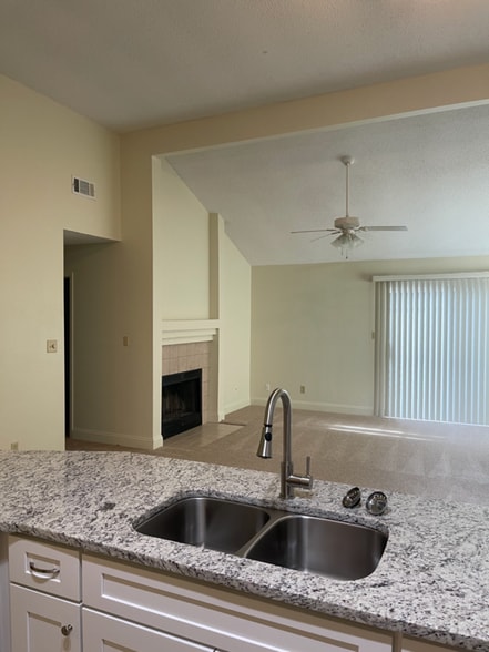 Building Photo - 3027 Yorktown Cir