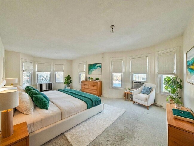 Building Photo - 44 Gray St