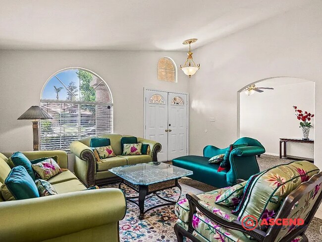 Building Photo - Stunning 4 Bedroom Home Off Brimhall Rd!