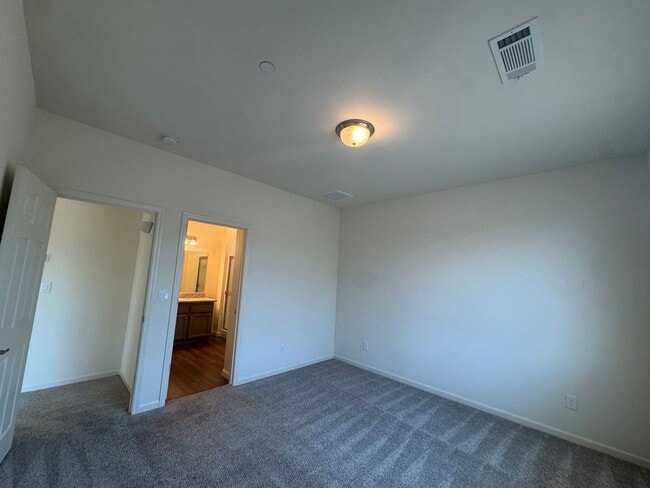 Building Photo - 13333 Peach St