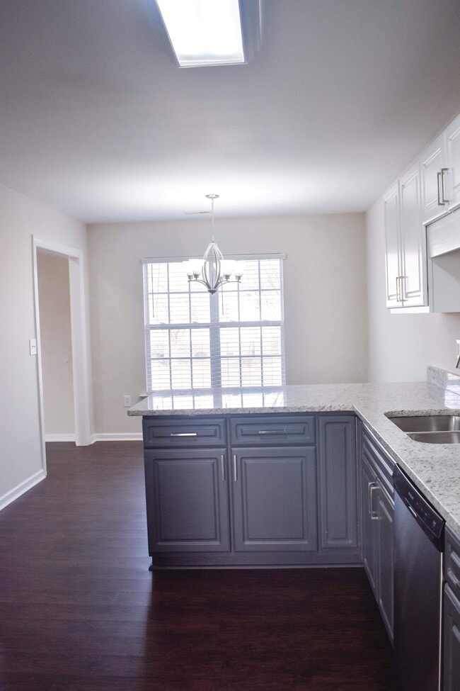 Building Photo - Deveron Townhome