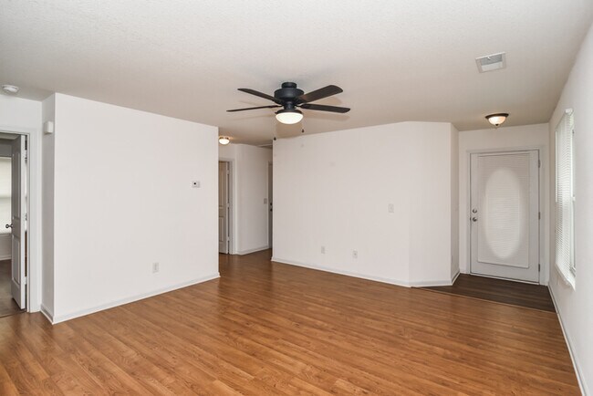 Building Photo - 236 Farmington Dr