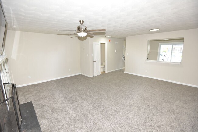 Building Photo - Renovated Townhome for Rent