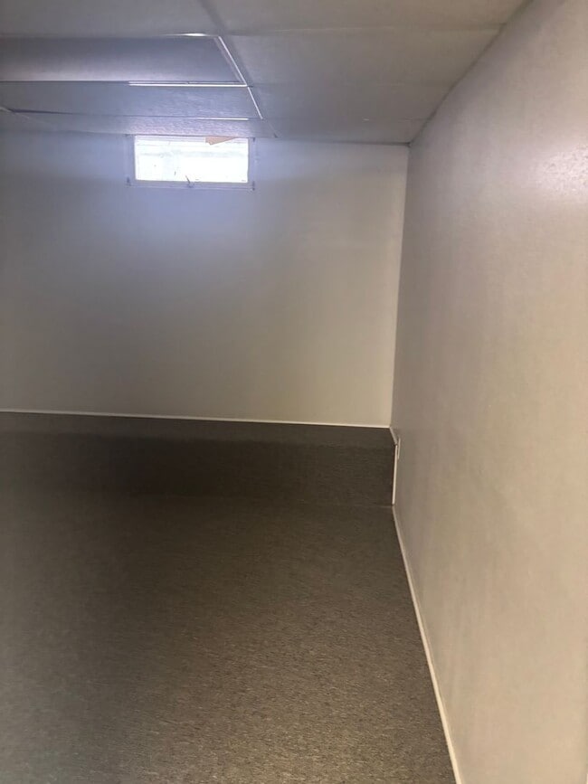 Building Photo - 624 N Lewis Ave