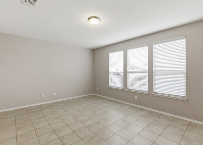 Building Photo - Move-In Ready Home in Landmark Pointe with Included Appliances