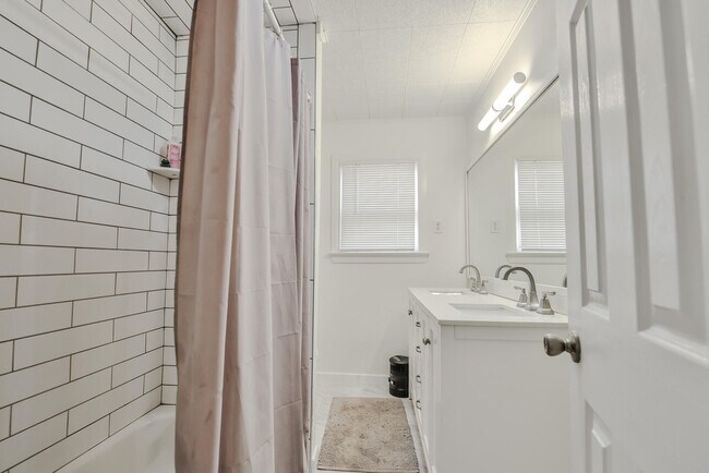 Building Photo - 2407 32nd St