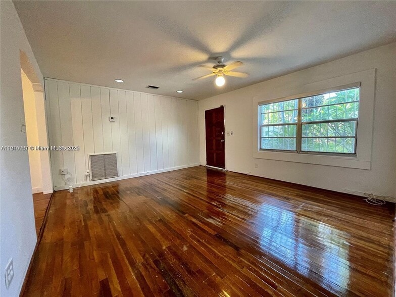 Building Photo - 5842 SW 60th St