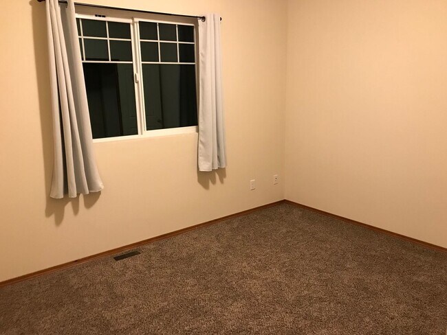 Building Photo - 715 Kodiak Ln