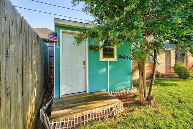 Building Photo - 2756 NW Grand Blvd