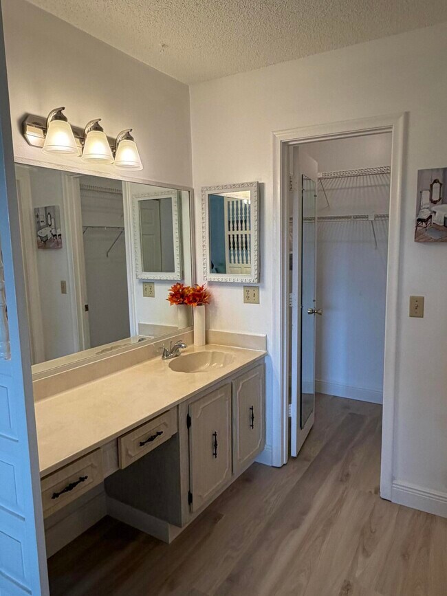 Building Photo - 1121 Cactus Terrace