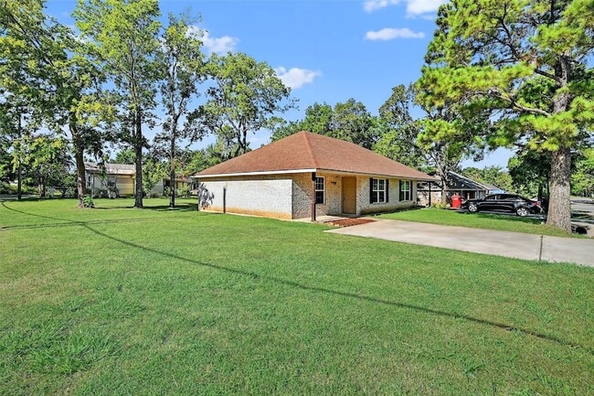 Building Photo - 712 Seven Oaks Rd