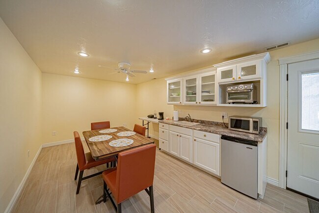 Building Photo - 3660.5 Merlin Dr