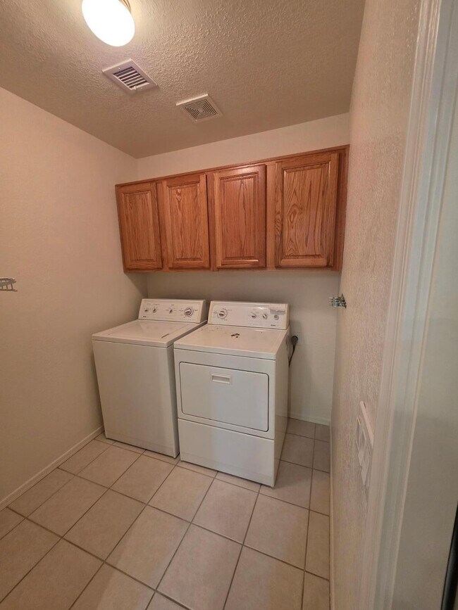 Building Photo - 627 S Azure Dr