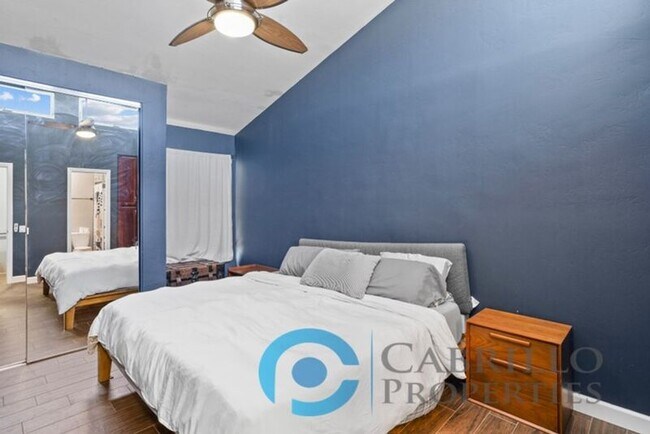 Building Photo - 5402 Balboa Arms Dr