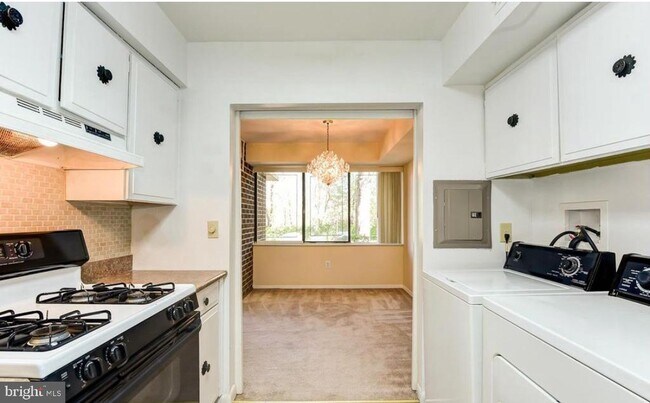 Building Photo - 2114 Bonnywood Ln