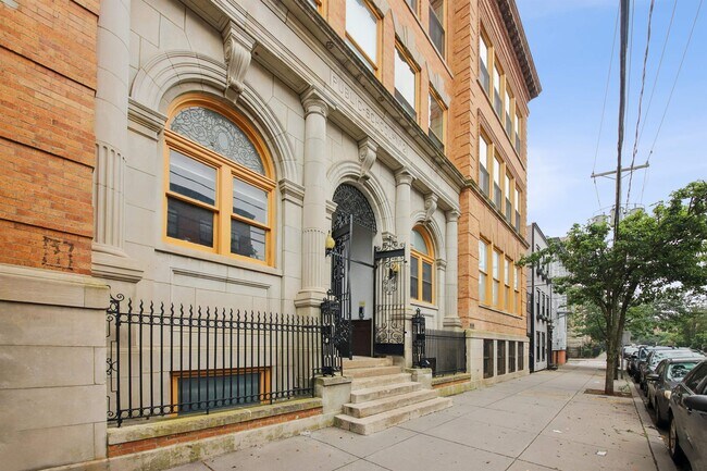 Building Photo - 60 Erie St