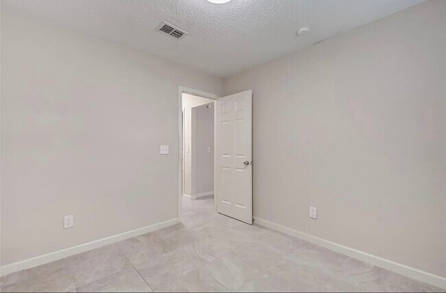 Building Photo - 1502 Park Wind Dr