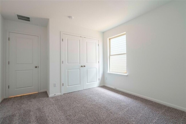 Building Photo - 113 Caterpillar Ln