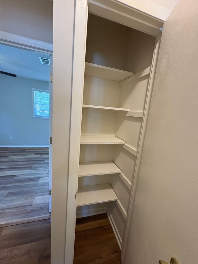 Building Photo - 2bed/1bath Duplex
