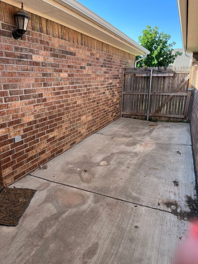 Building Photo - 2800 Steve's Way