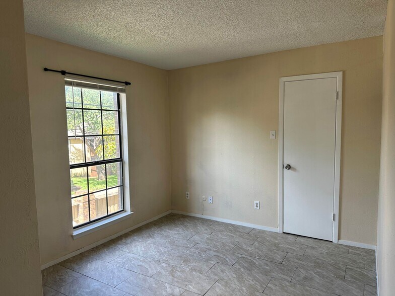 Office/study - 1909 Chasewood Cir