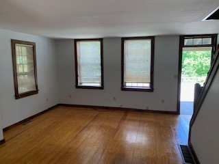 Building Photo - 117 River St