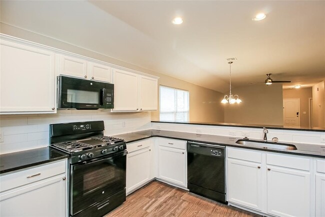 Building Photo - 7108 Meadow Lake Dr