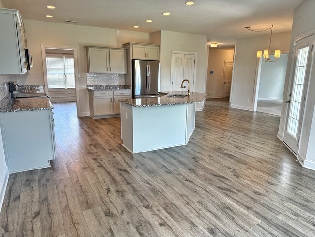 Building Photo - 734 Hope Dexter Dr