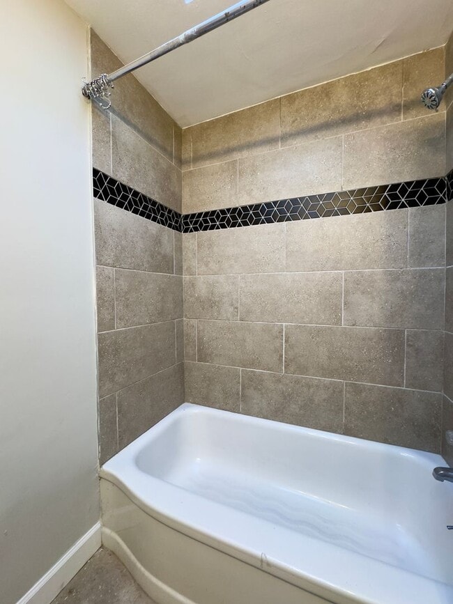 Building Photo - Charming 2 Bedroom/2 Bathroom Townhome in Joseph Lee Neighborhood, Baltimore, MD!