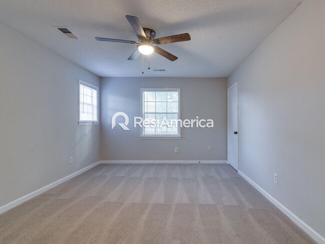 Building Photo - Large, Renovated 3BR/3B Home in 38125!