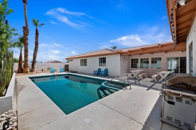 Building Photo - 53245 Avenida Martinez