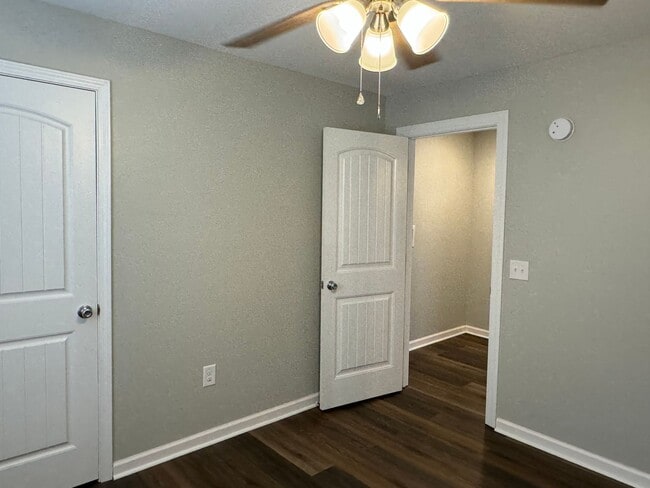 Building Photo - 4-6 Chestnut Dr