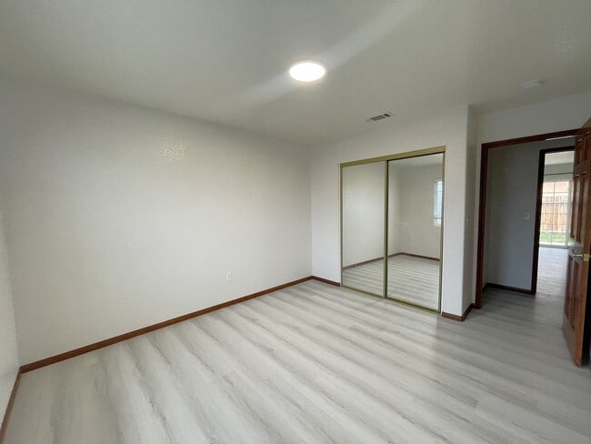 Building Photo - Charming Corner Home Located in North Cal ...