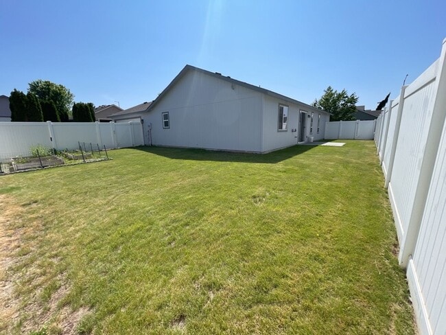 Building Photo - 1586 Meriwether Ave