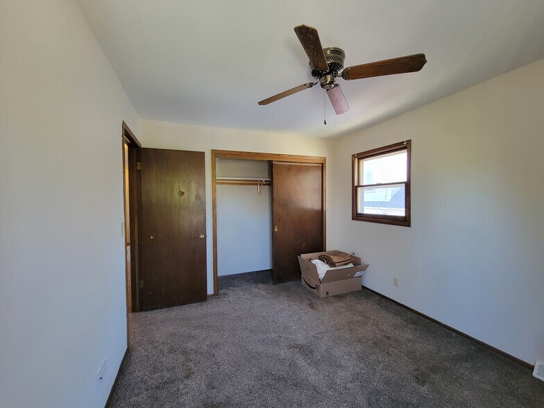 Bedroom - 9010 W Mitchell St